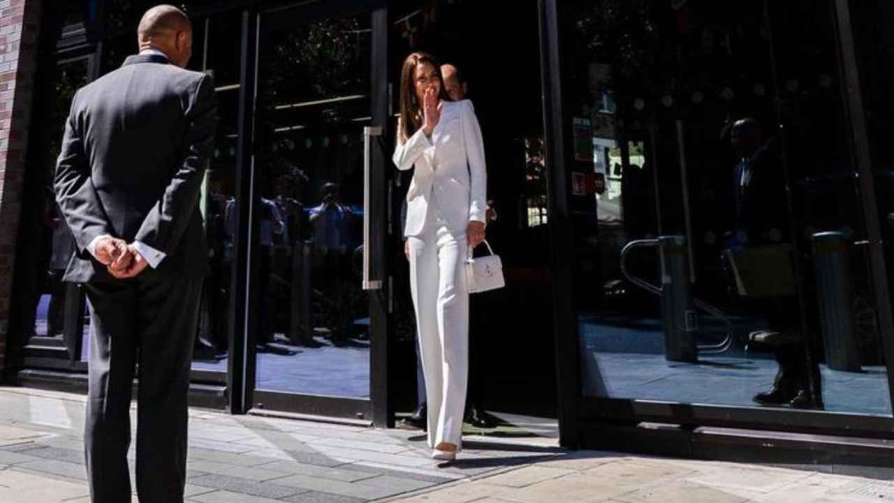 Kate Middleton tailleur bianco
