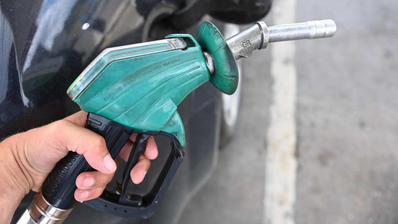 Benzina, consigli per spendere meno