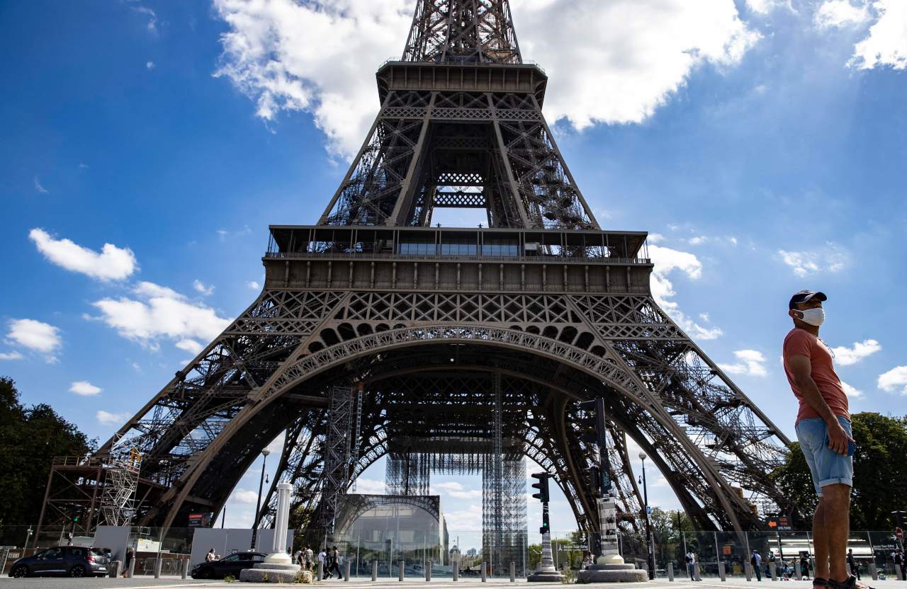 Que se ibstalo en la torre eifel en 1889