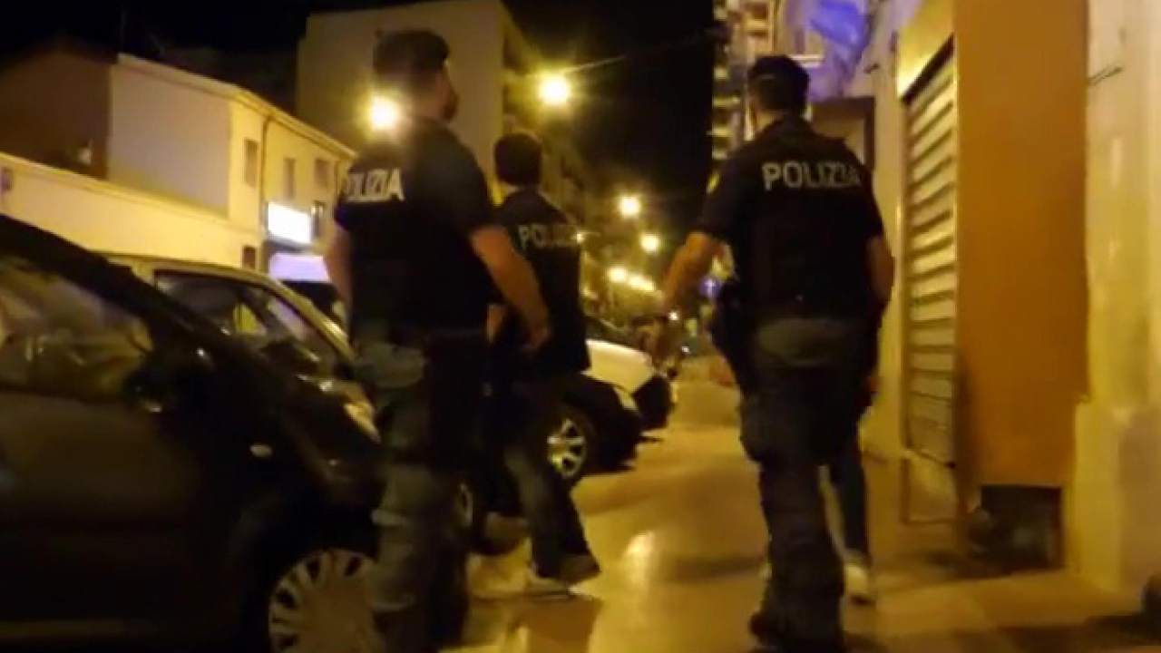 Blitz della polizia a Taranto 