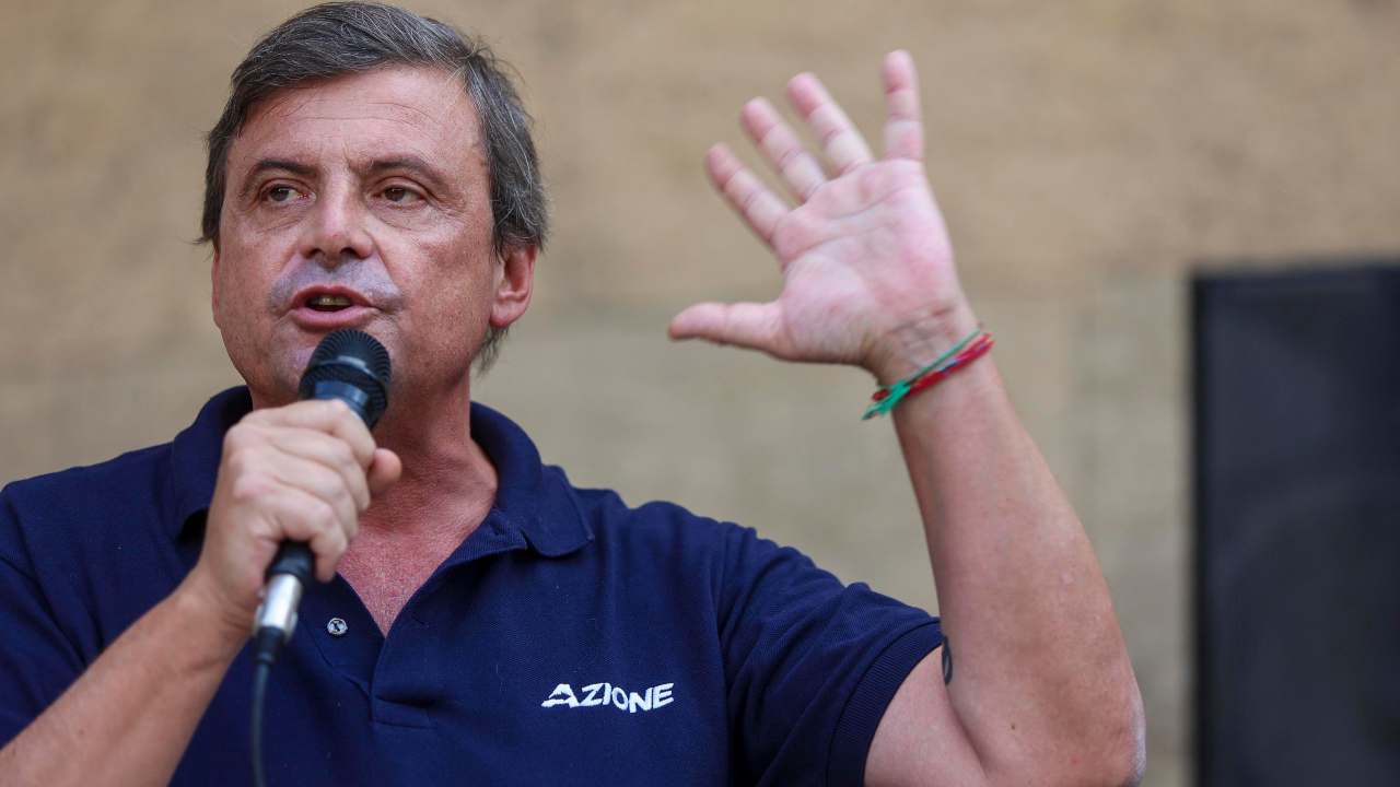 Calenda commeta su Twitter gli ultimi avvenimenti di Ita Airways