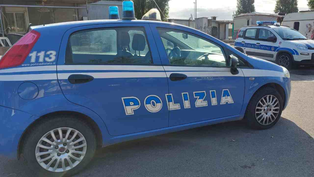 Polizia denuncia donna che aveva lasciato da sola la figlia