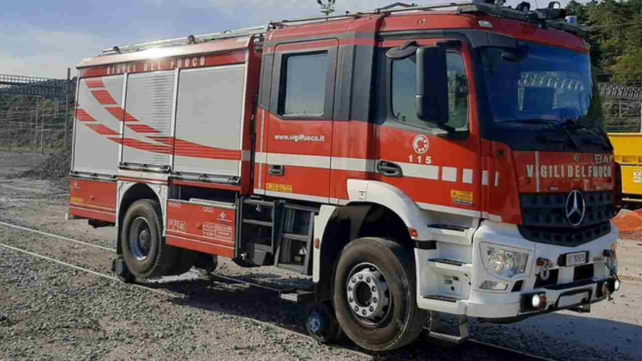 Auto finisce nel canale, due morti