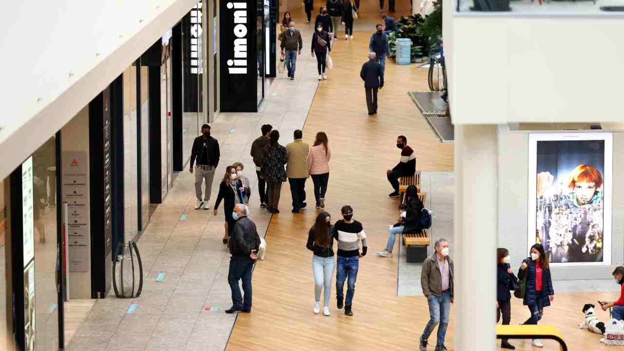 Tragedia al centro commerciale