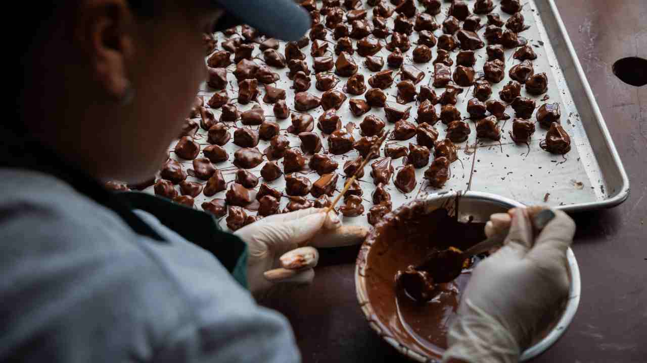 Cioccolato, quanto ne bisogna mangiare per essere felici?