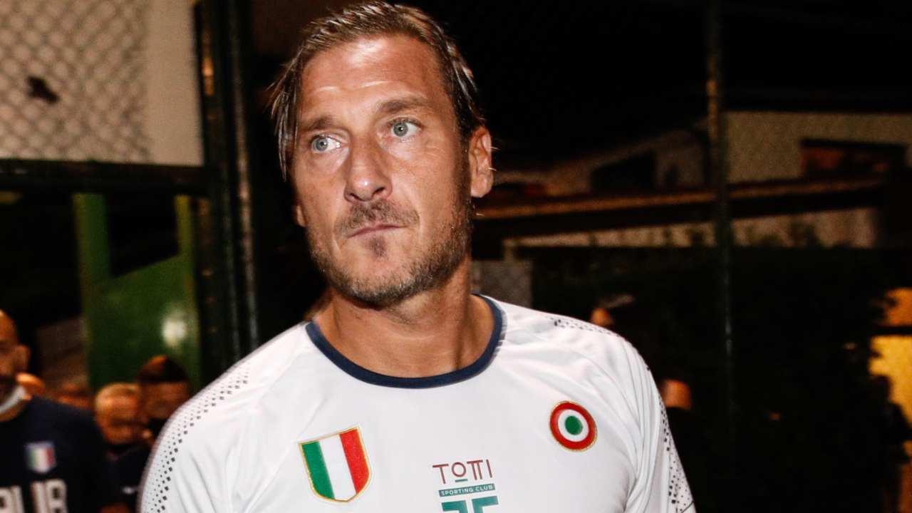 Francesco Totti parla delle cimici messe in auto