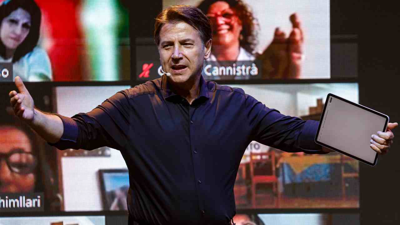 Giuseppe Conte parla ai votanti grillini
