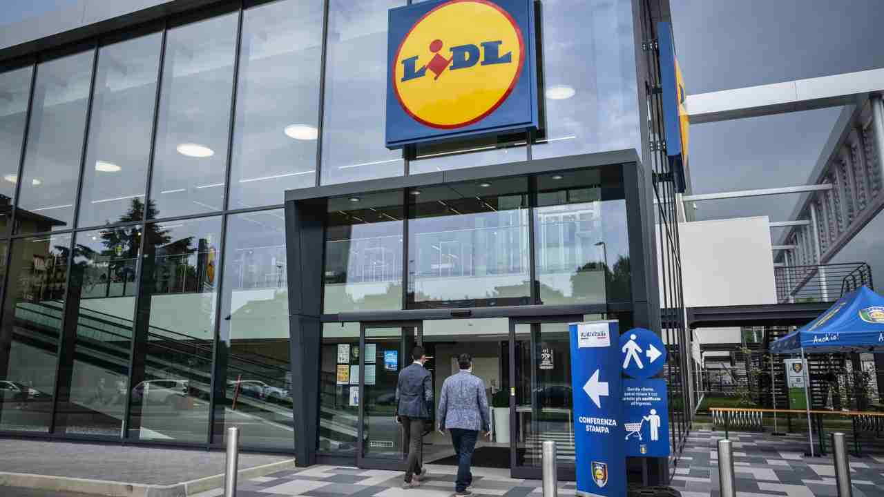 Ressa al supermercato finisce in lite