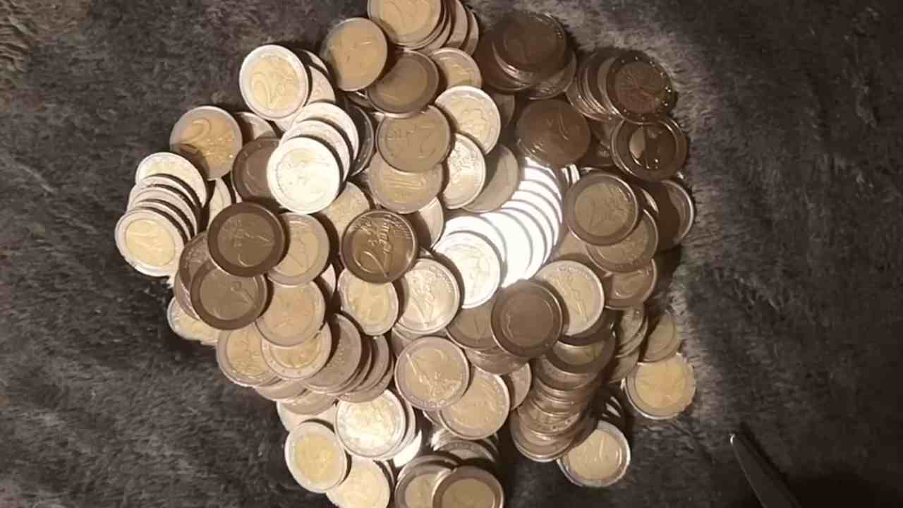 Monete da 2 euro, controlla bene nel tuo salvadanaio