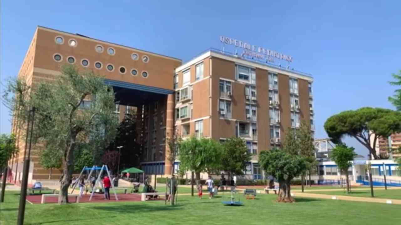 C'è un indagato nella vicenda del bambino morto dopo aver bevuto detersivo