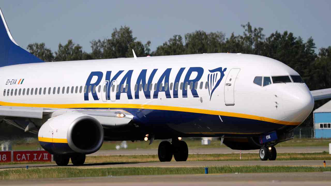 Anche Ryanair si prende gioco del VAR