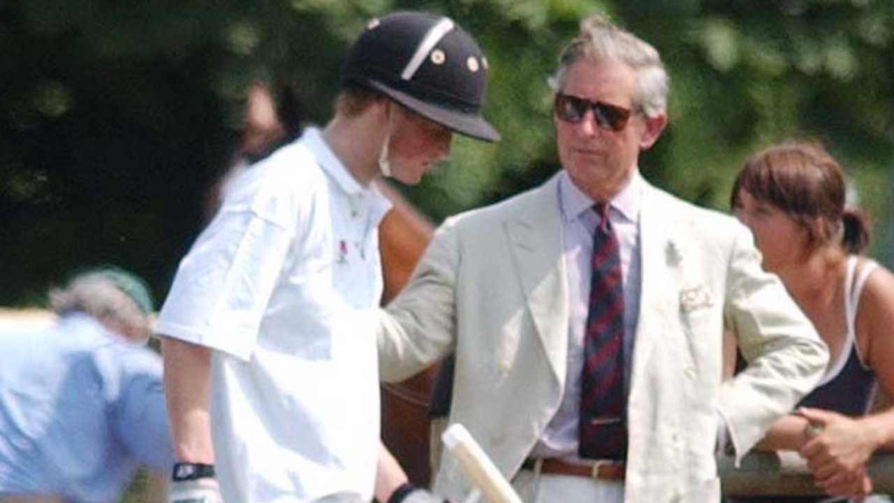 Principe Carlo richiesta uniforme a Harry
