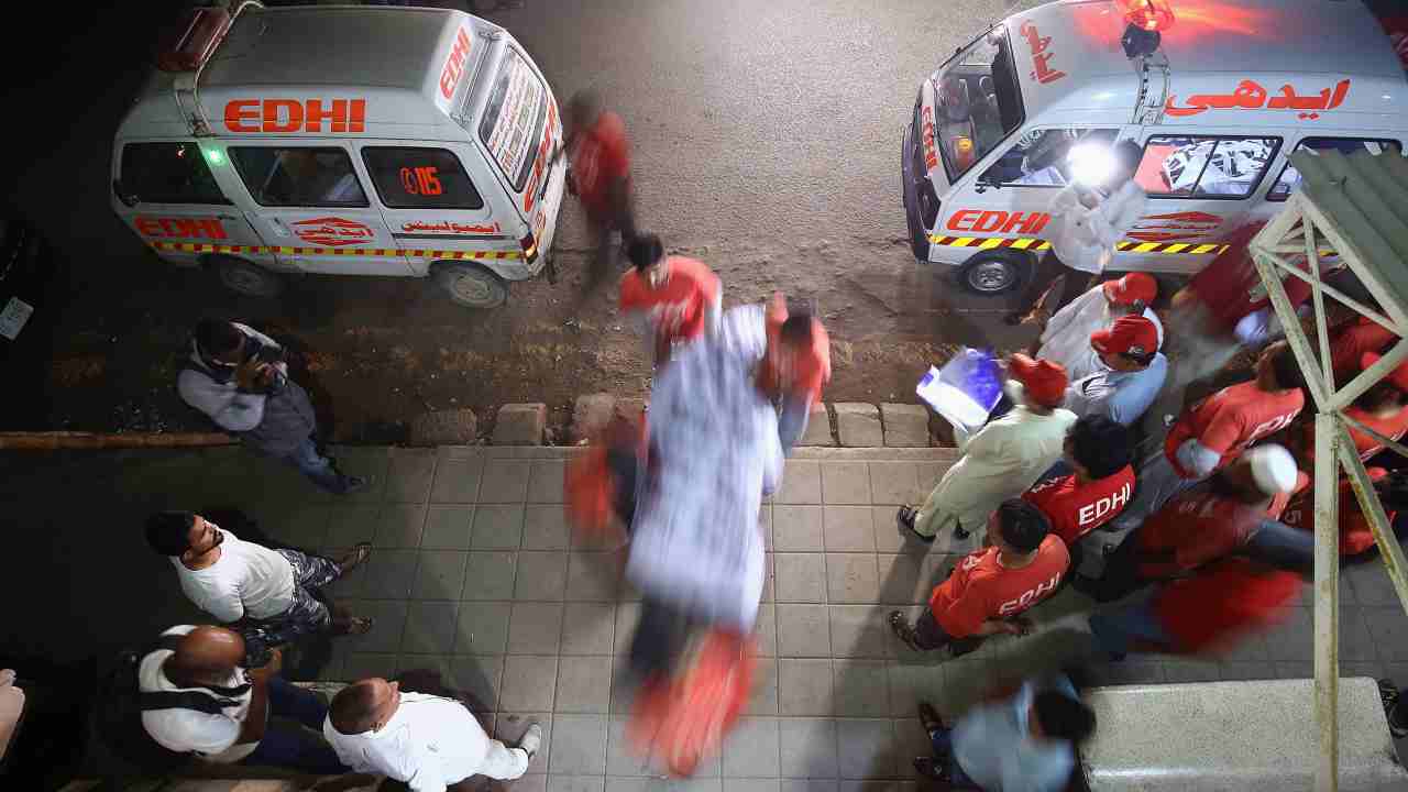 Orrore in Pakistan, donna uccisa bruciata viva