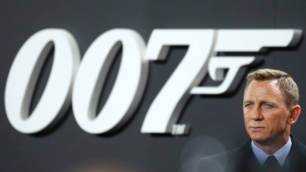 Si finge 007, ma trauffa la sua compagna che lo denuncia