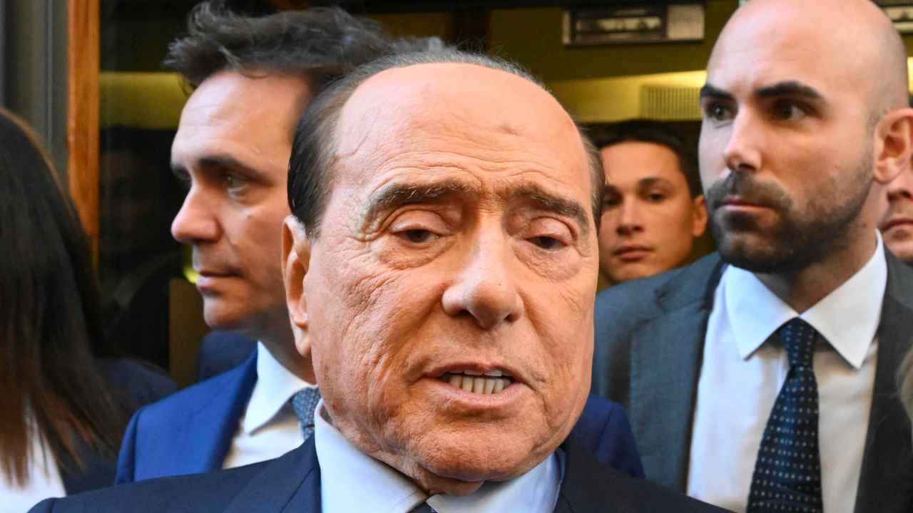 Critica del quotidiano 'libero' per Berlusconi