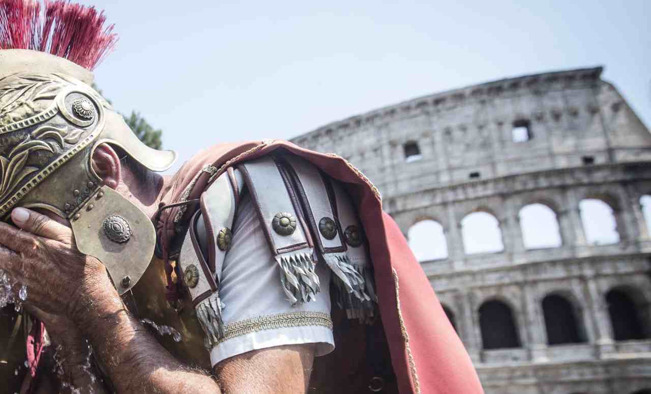 "Centurioni" davanti al Colosseo