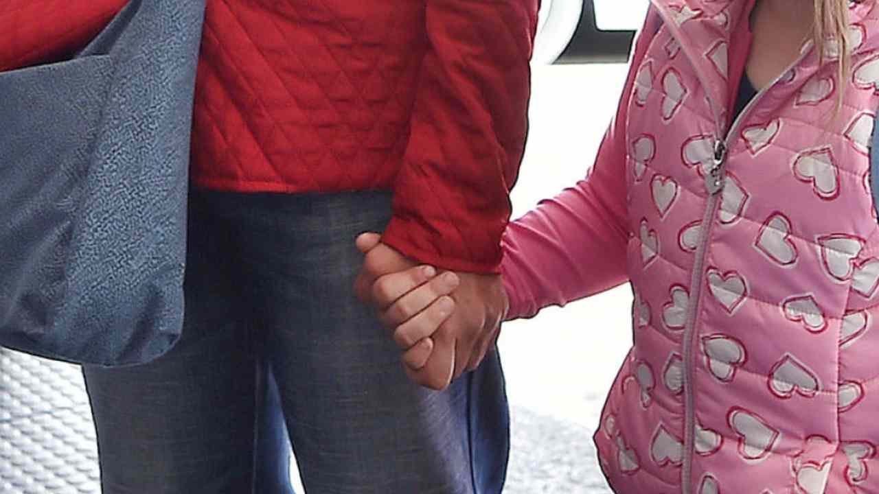 Genitori divorziano, ma stipulano contratto particolare per i propri figli