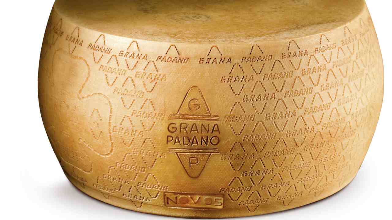 Scatta il richiamo del parmigiano reggiano