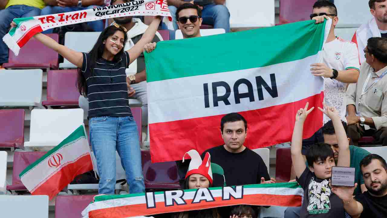 Iran, protesta esemplare dei calciatori