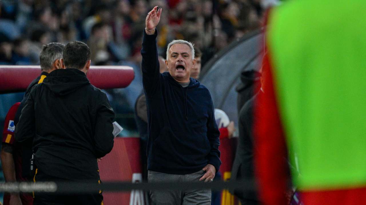 Stangata per l'allenatore della Roma, José Mourinho