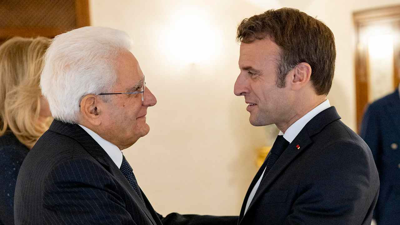 Colloquio telefonico tra Mattarella e Macron