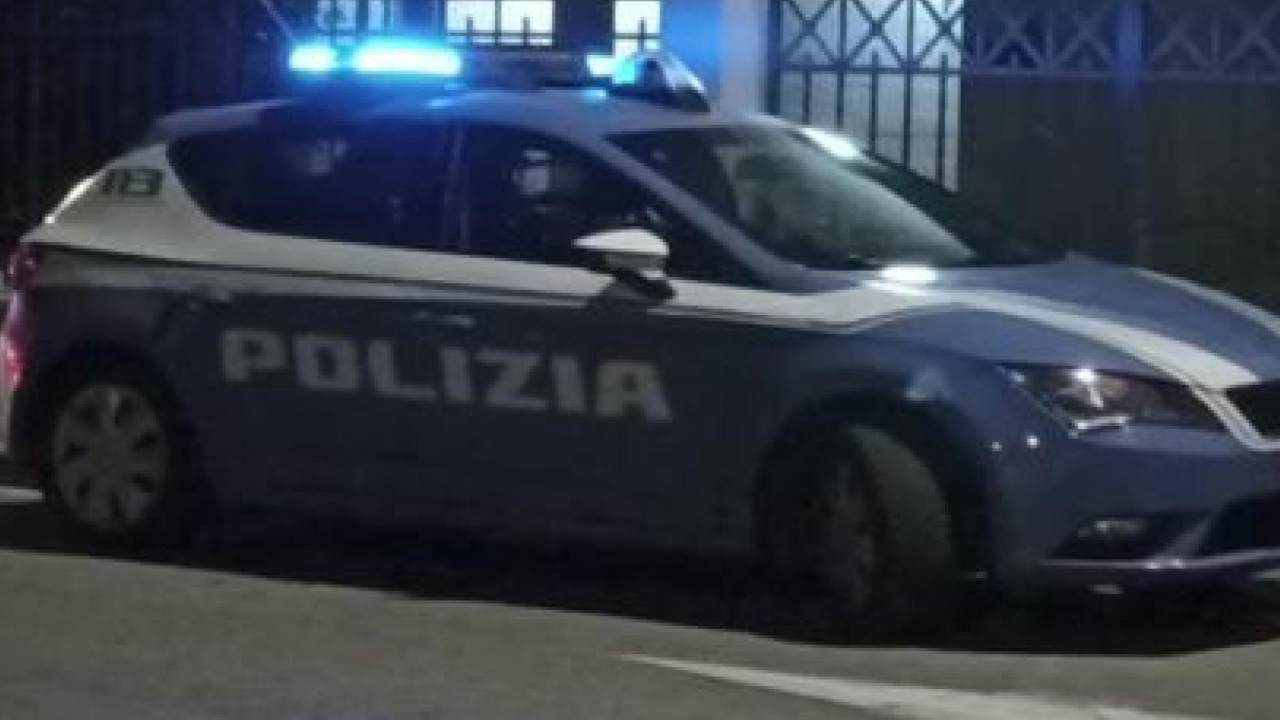 Obbliga la moglie a prostituirsi, arrestato