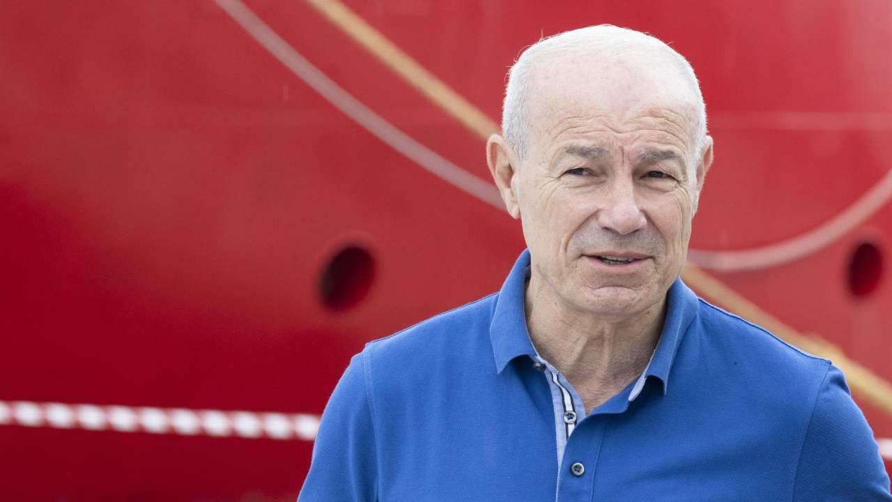Proteste a Pozzallo per le luci che richiamano al fascismo