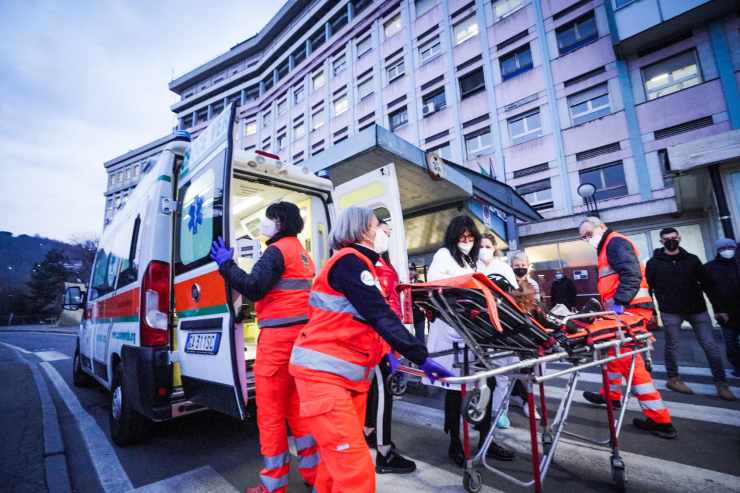 Bus contro scolaresca: quattro feriti