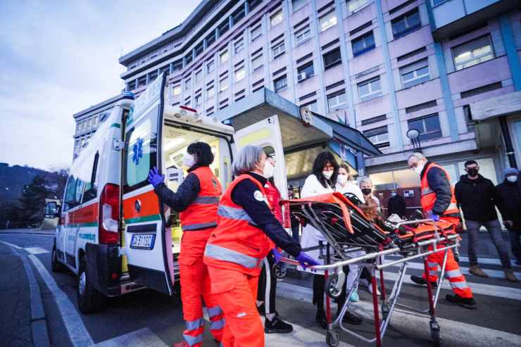 Bus contro scolaresca: quattro feriti 