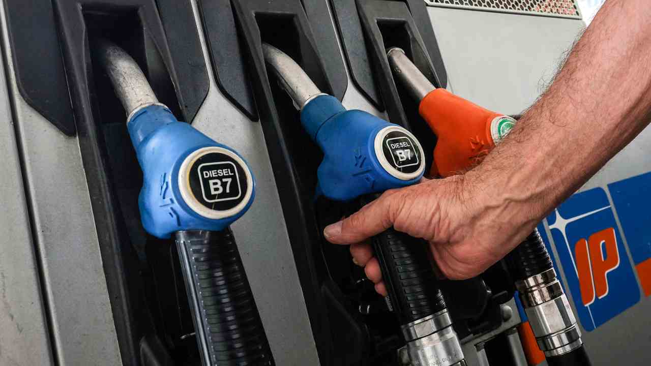 Finiscono gli sconti per quanto riguarda la benzina