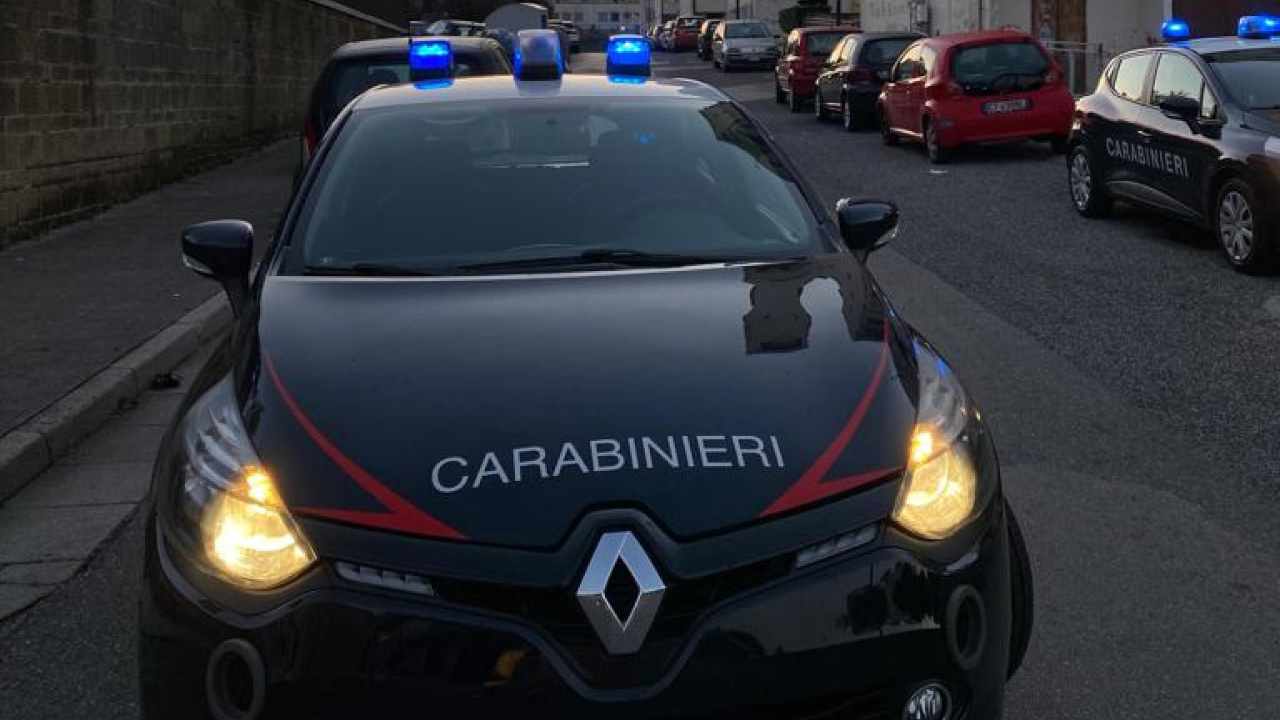 Carabinieri sul posto dopo tragico incidente 