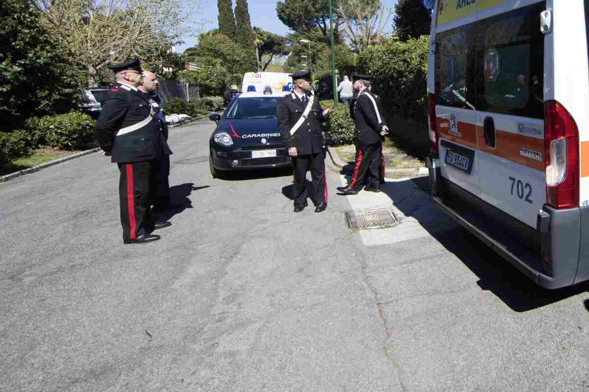 Carabinieri e ambulanza ad Alghero