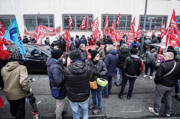Sciopero in corso, contro la Manovra, da parte di Cgil e Uil