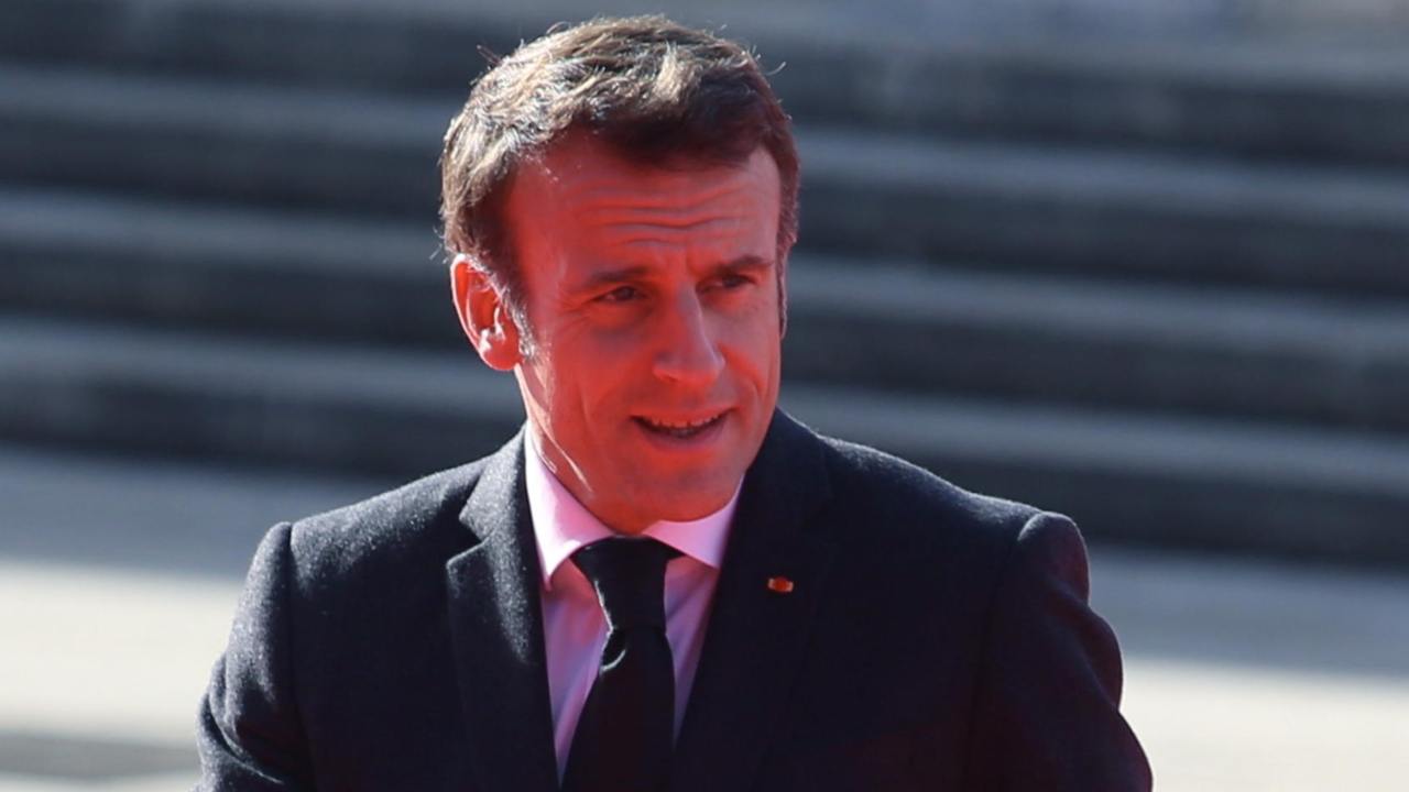 Decisione storica del presidente francese per i giovani