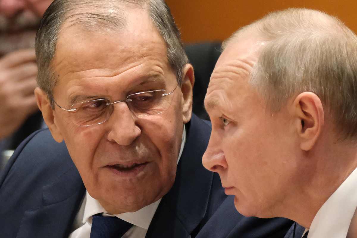 Lavrov allerta Putin e minaccia Occidente