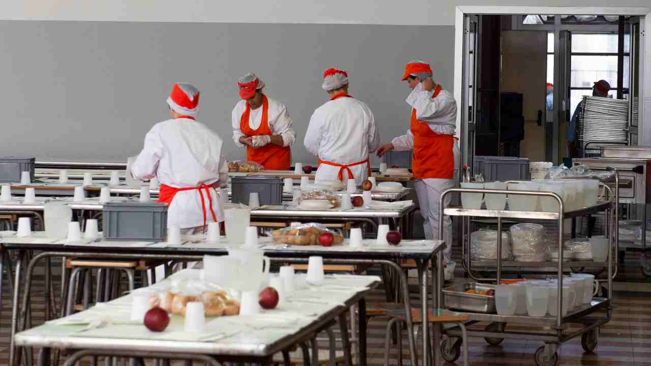 Spiacevole sorpresa nel piatto del bambino