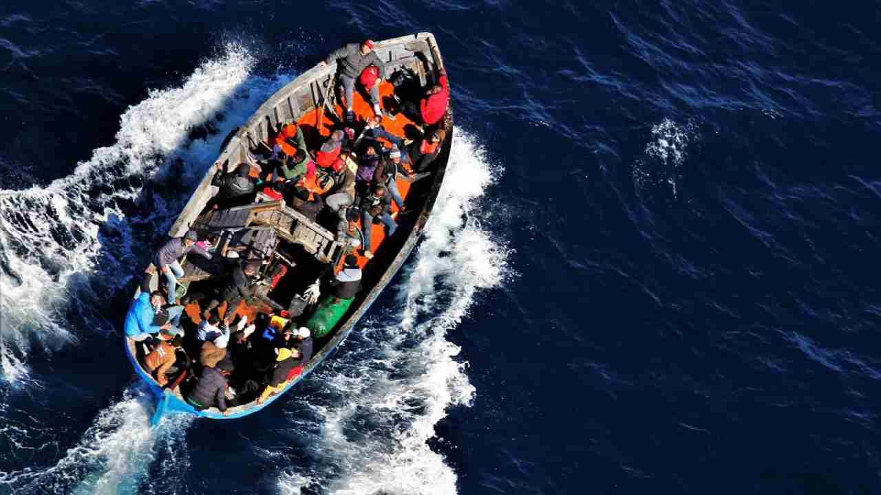 Affonda barca con migranti