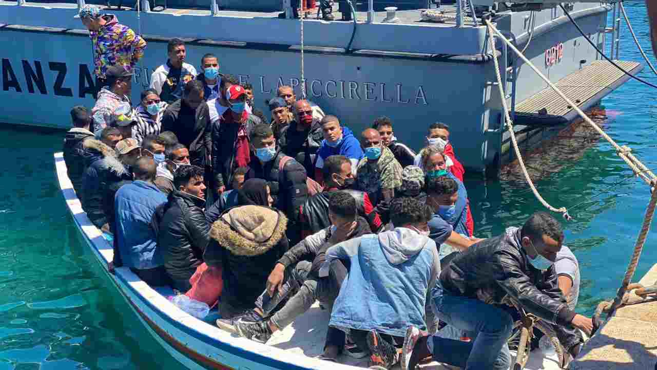 Affonda barca con migranti