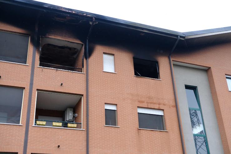 Incendio in un appartamento, morto un disabile