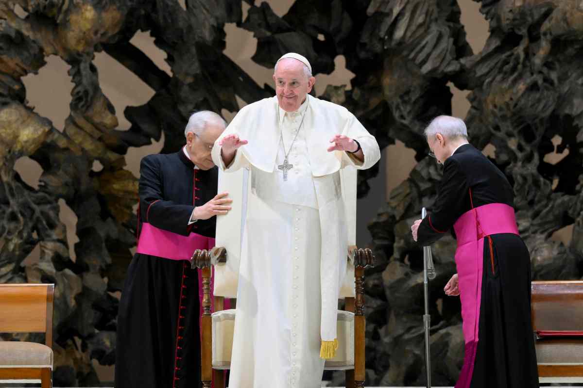Papa Francesco durante la messa della vigilia di Natale