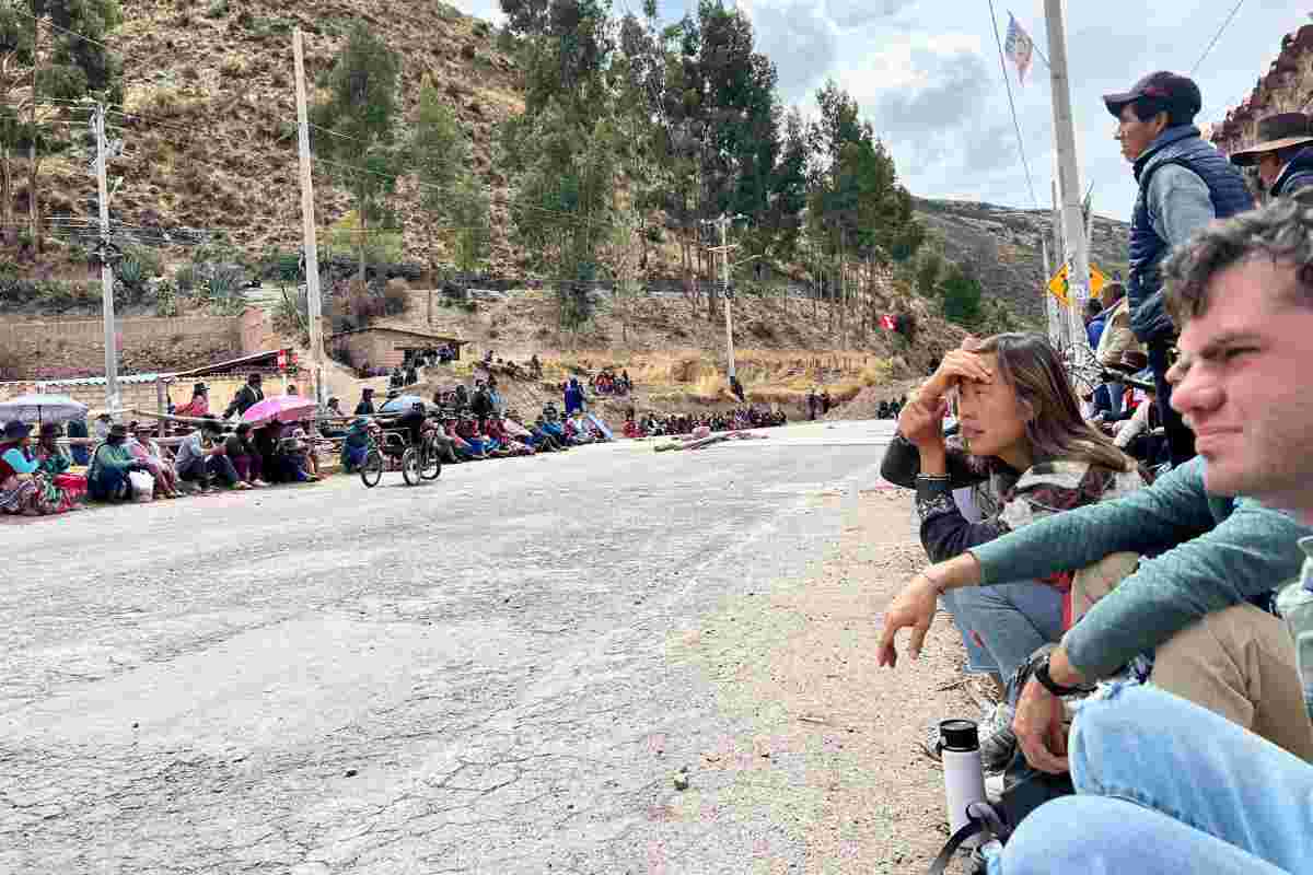 Disordini in Perù, ragazze bloccate