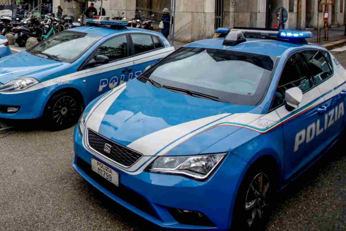 Giallo a Cesena dove è stato ritrovato il cadavere di un uomo avvolto da luci natalizie