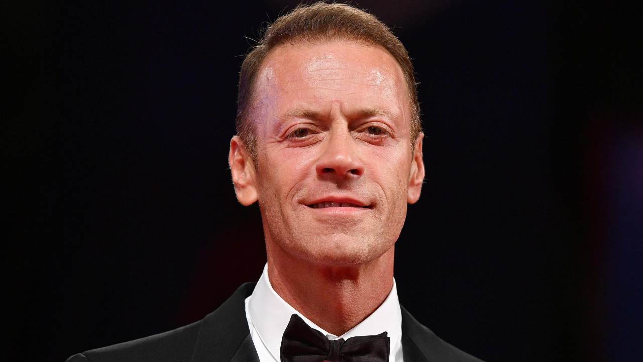 Polemiche al Comune dopo il premio dato a Rocco Siffredi