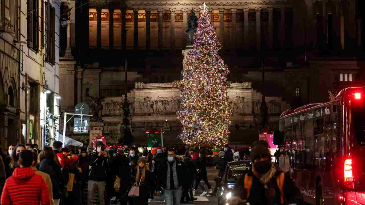 Gli italiani pronti a spendere di meno nel periodo natalizio