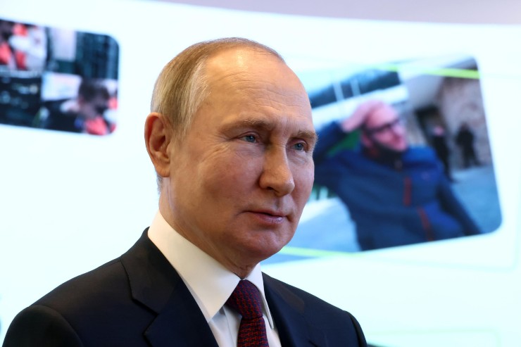 Vladimir Putin usa la parola "guerra"