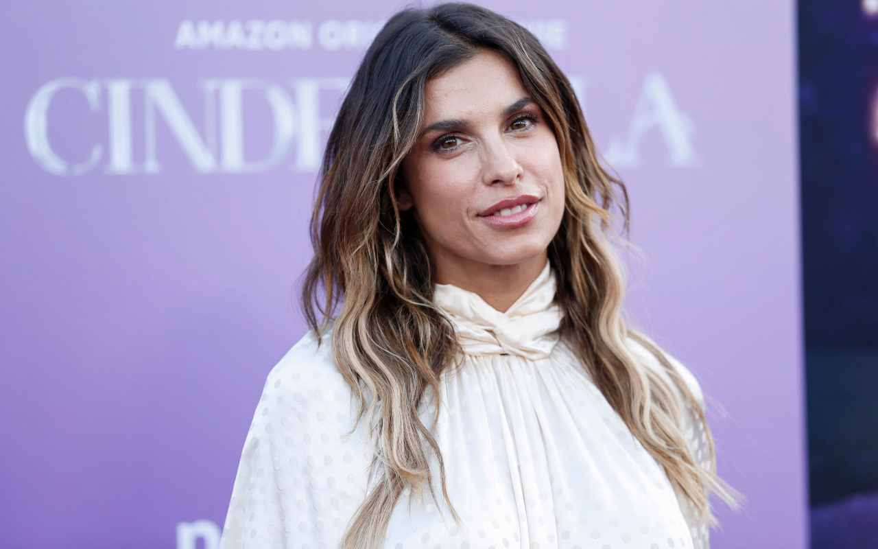 Elisabetta Canalis in intimo per Natale