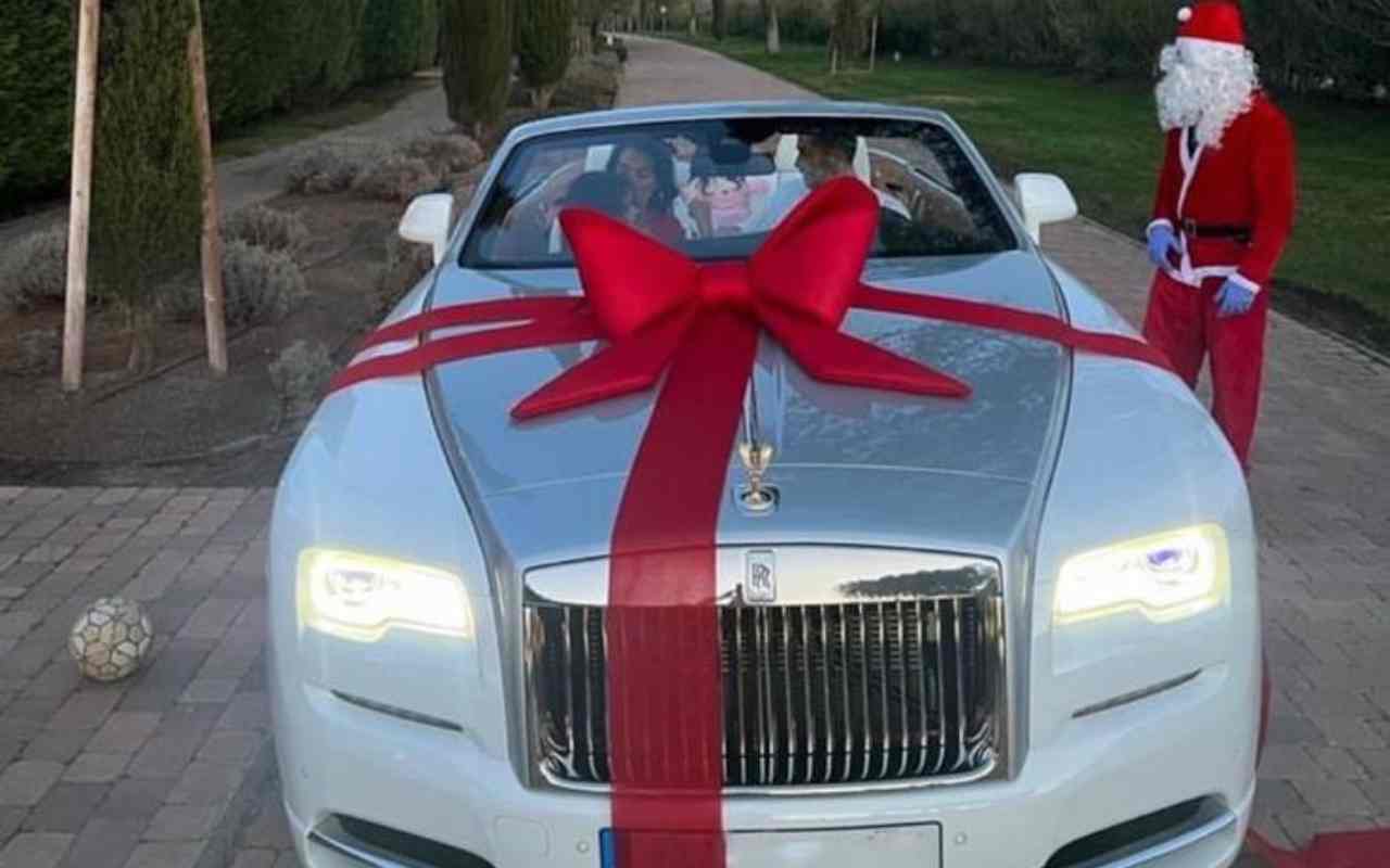 Georgina Rolls Royce a Cristiano Ronaldo per Natale