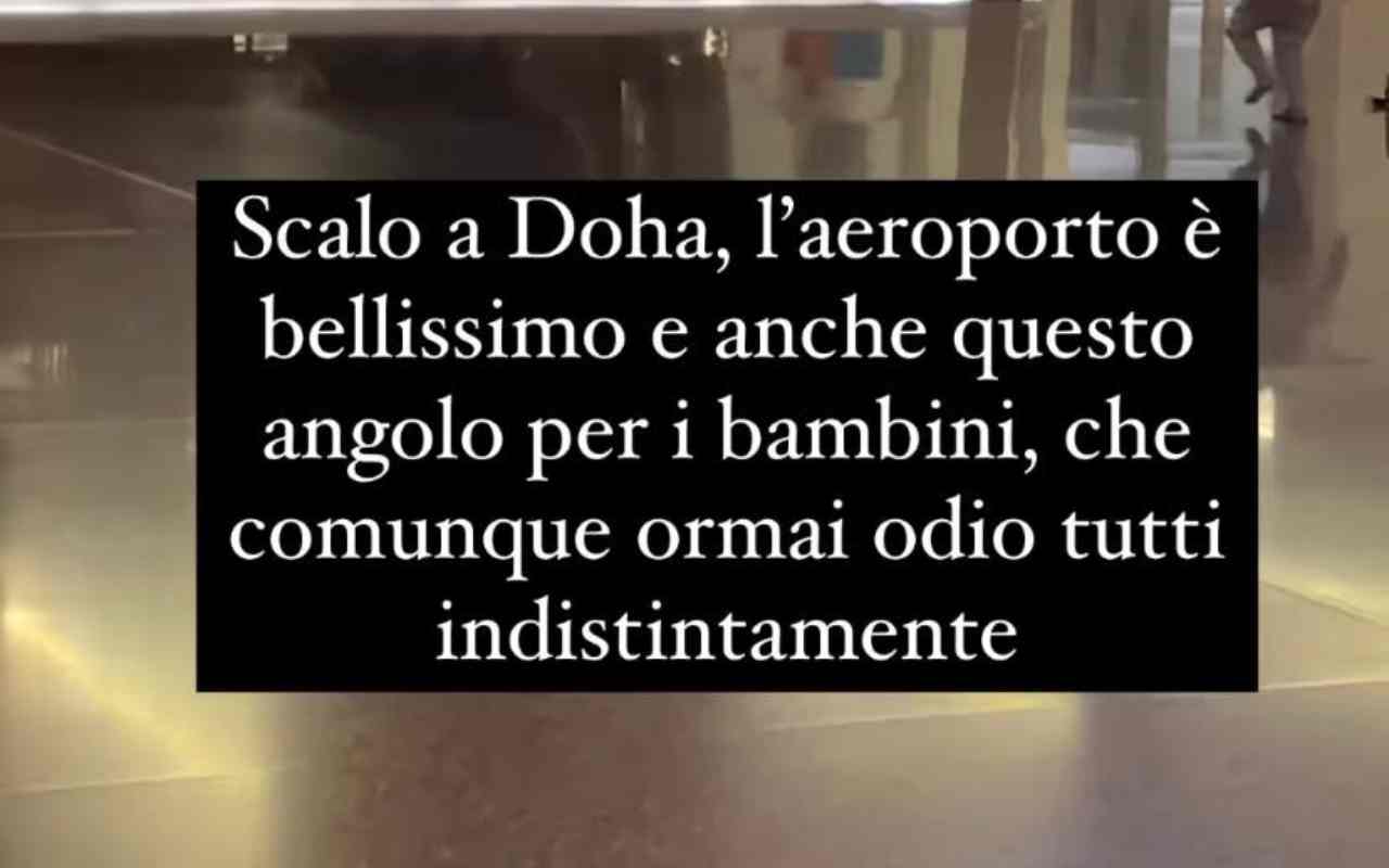 Selvaggia Lucarelli pianto dei bambini in aereo