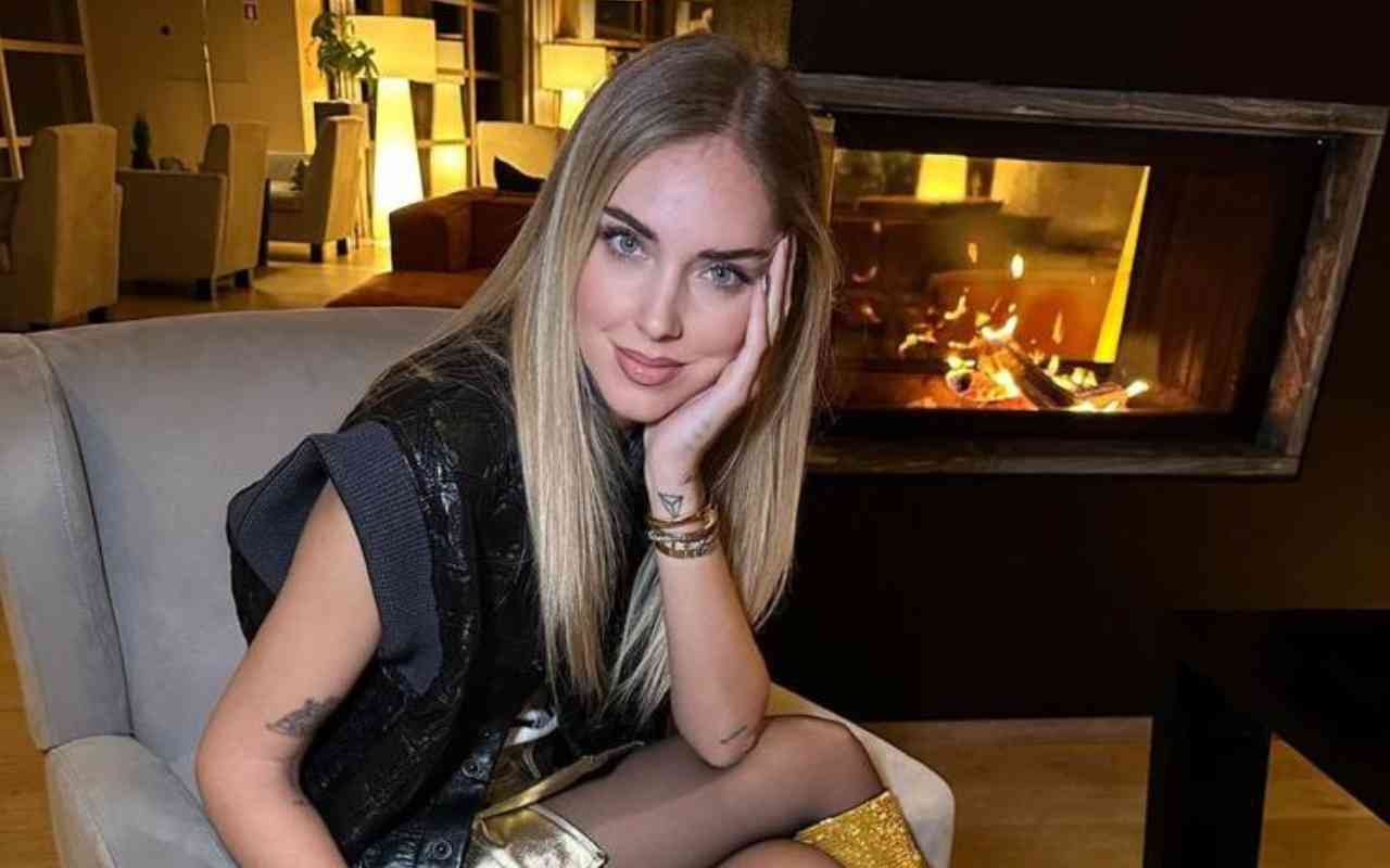 Chiara Ferragni critiche bagno in piscina