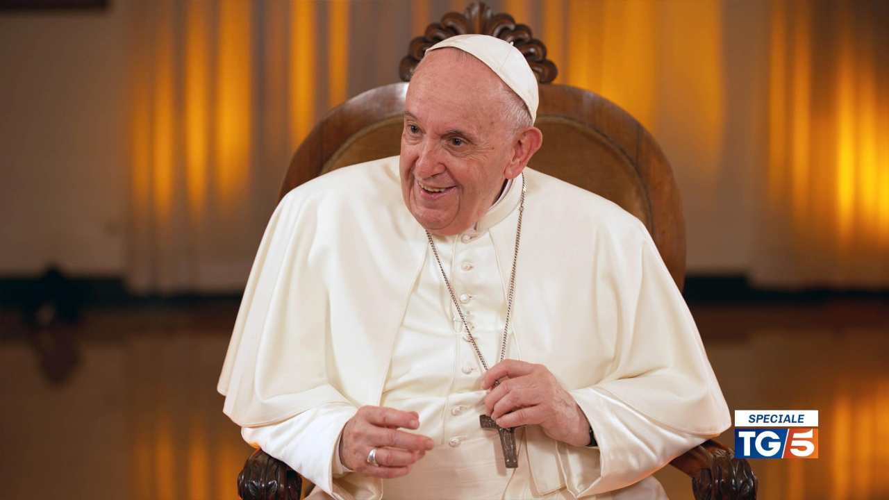 papa francesco intervista canale 5